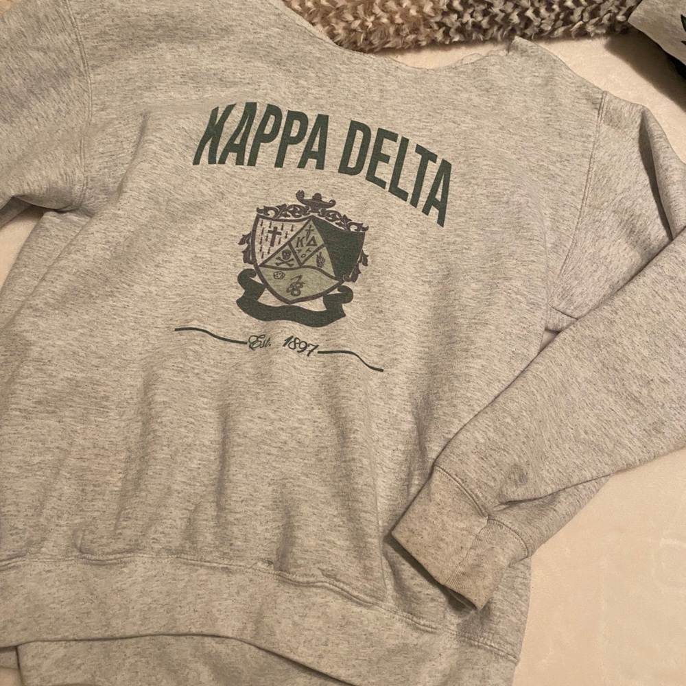 KAPPA DELTA Drop Shoulder Heather Gray Coat of Arms Sweatshirt